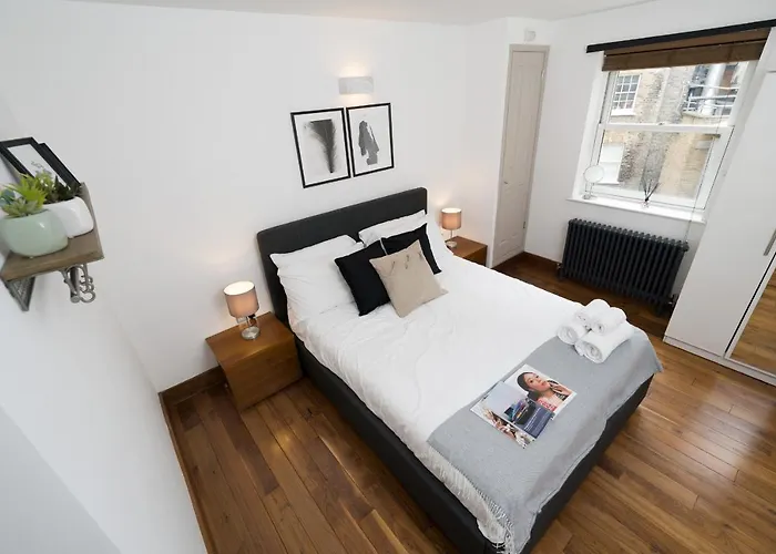 Best Location 2 Bedr, 3 Beds, Covent Grdn, China Town