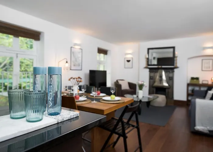 Best Location 2 Bedr, 3 Beds, Covent Grdn, China Town
