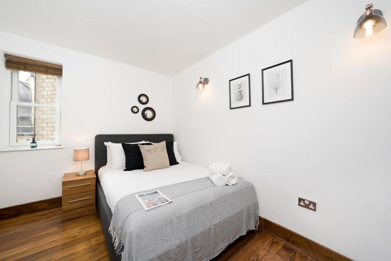 Location 2 Bedr, 3 Beds, Covent Grdn, China Town Лондон